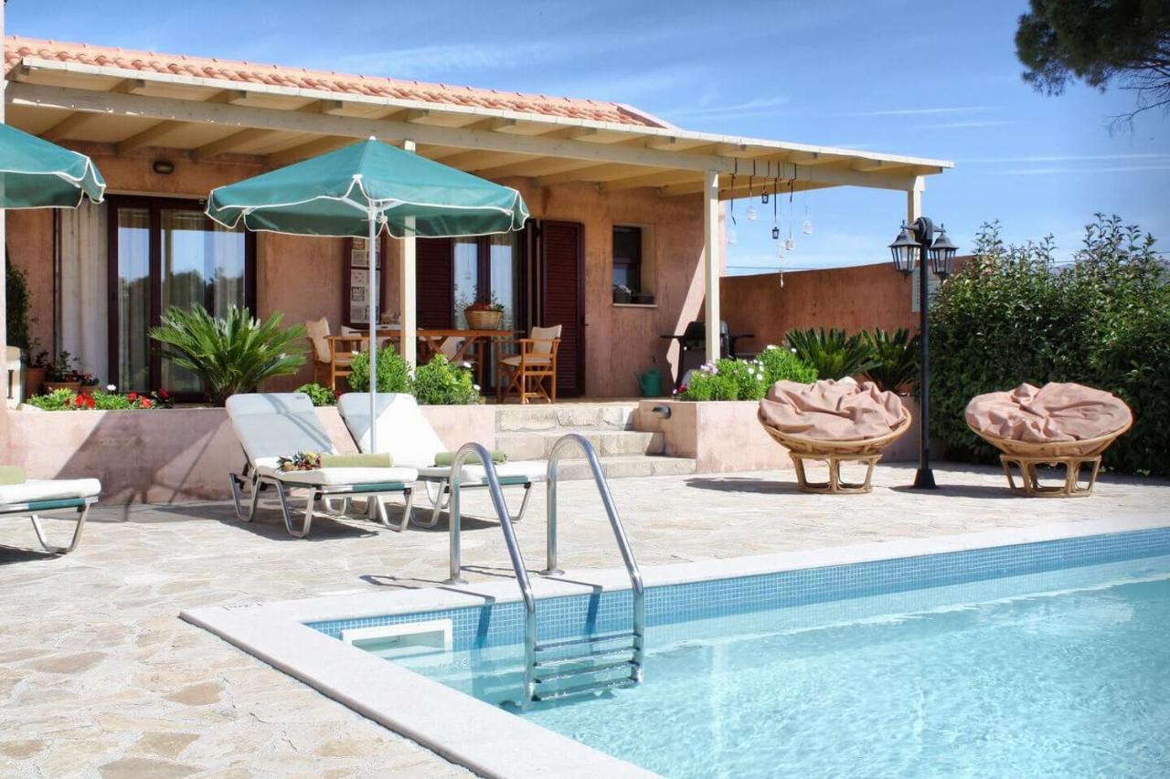 Villa Cottage Kantrillies Fokata Exteriör bild