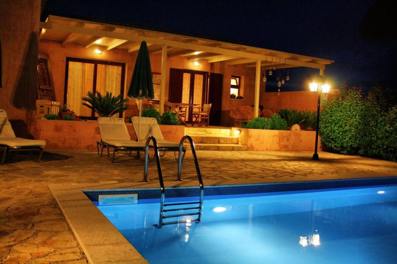 Villa Cottage Kantrillies Fokata Exteriör bild