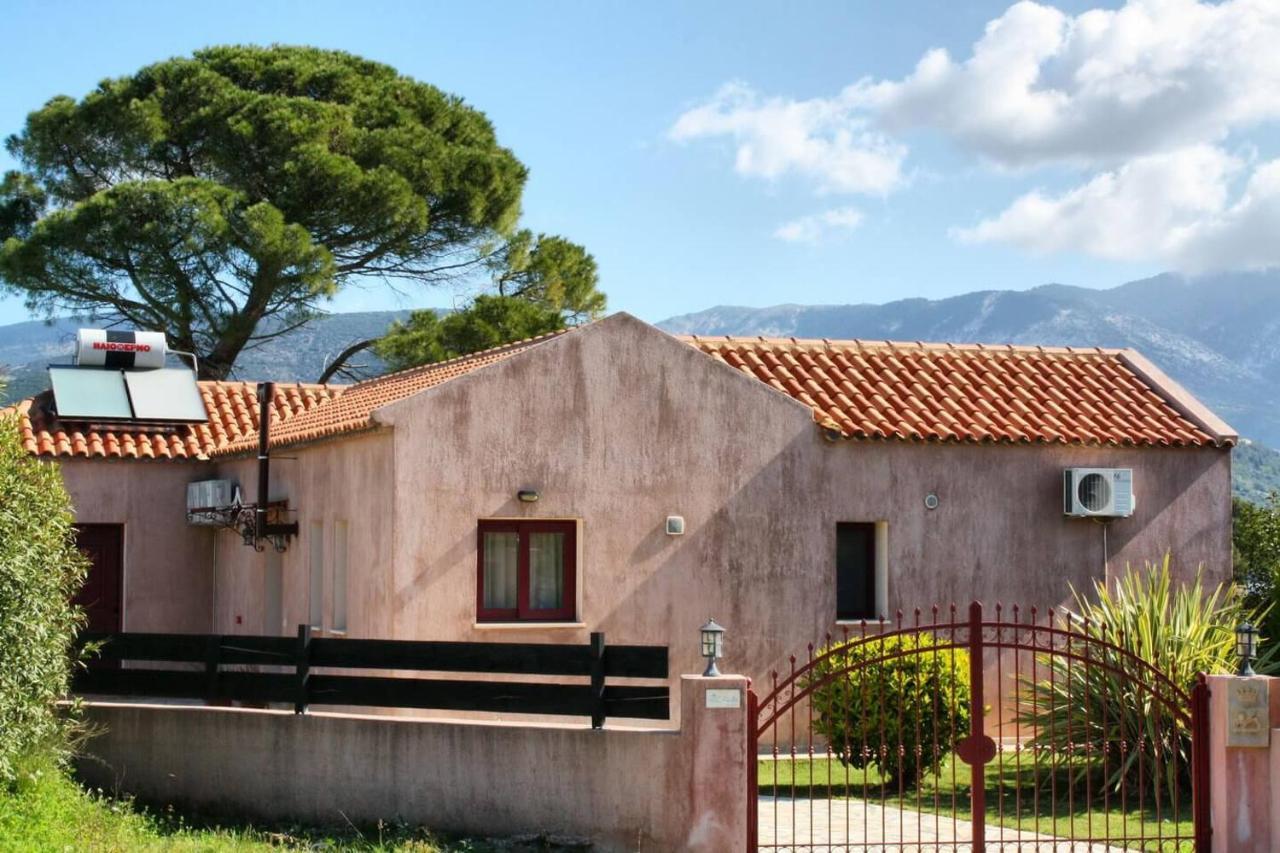 Villa Cottage Kantrillies Fokata Exteriör bild