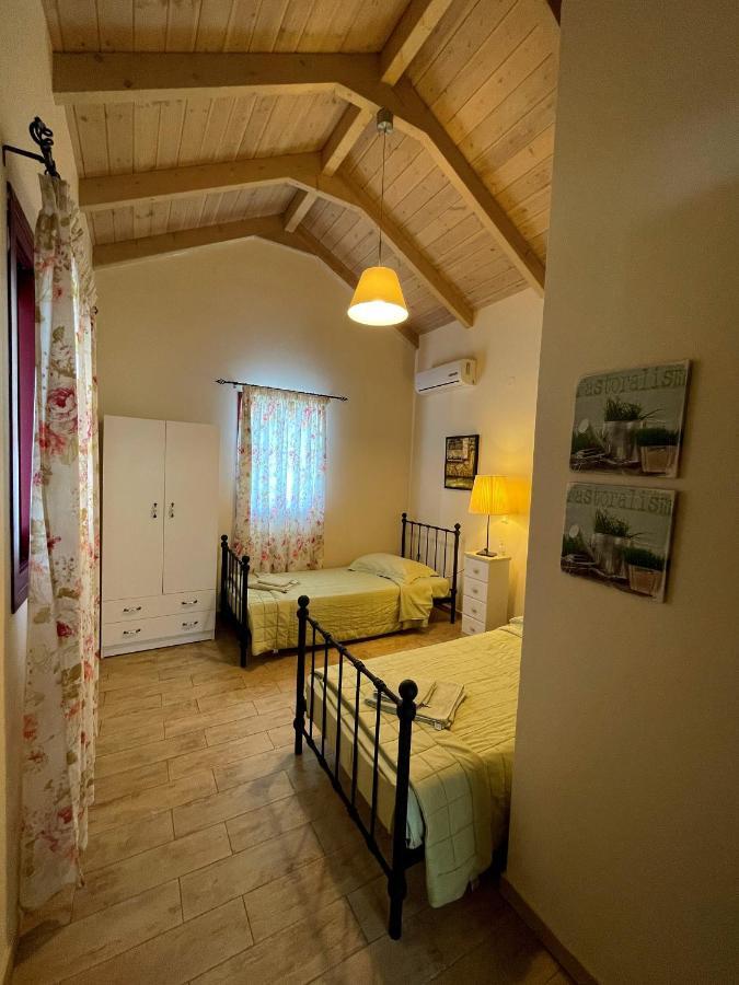 Villa Cottage Kantrillies Fokata Exteriör bild