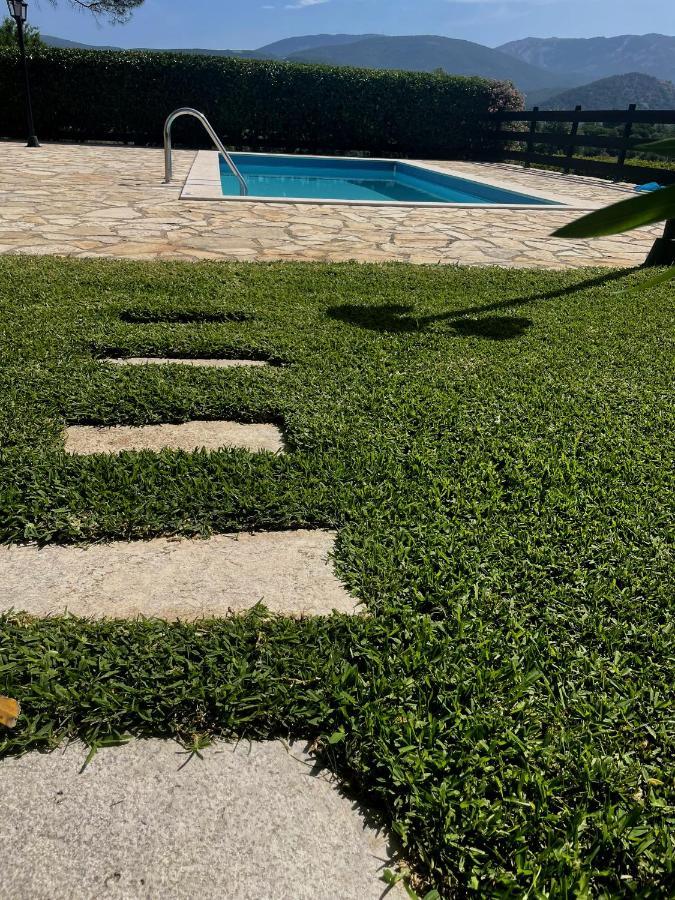 Villa Cottage Kantrillies Fokata Exteriör bild